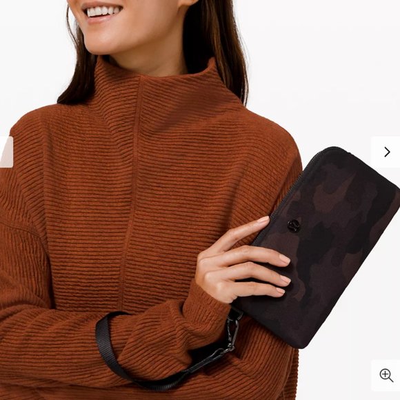 🆕 [Lululemon] Now and Always Pouch Heritage Camo - Picture 5 of 5